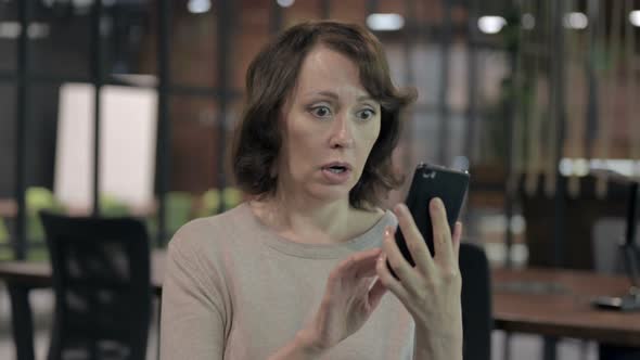 Old Woman Shocked By Results While Using Smartphone