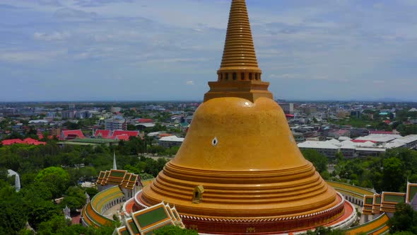 Wat Phra Pathom Chedi Ratchaworamahawihan or Wat Phra Pathommachedi Ratcha Wora Maha Wihan in Nakhon