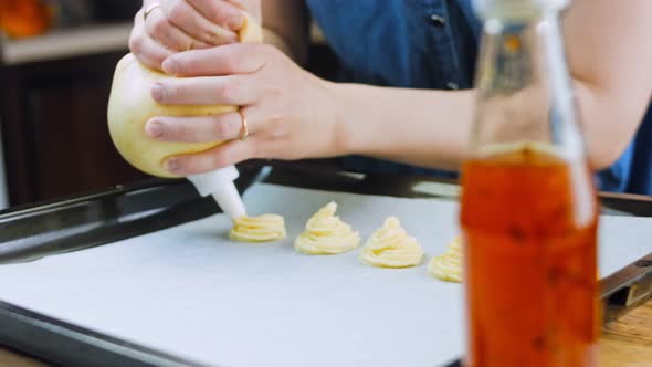 The Chef Makes Potato Cookies Using a Food Bag