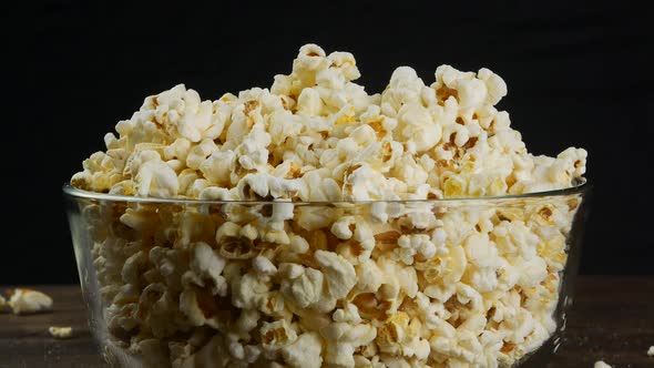 popcorn in glassware on the table