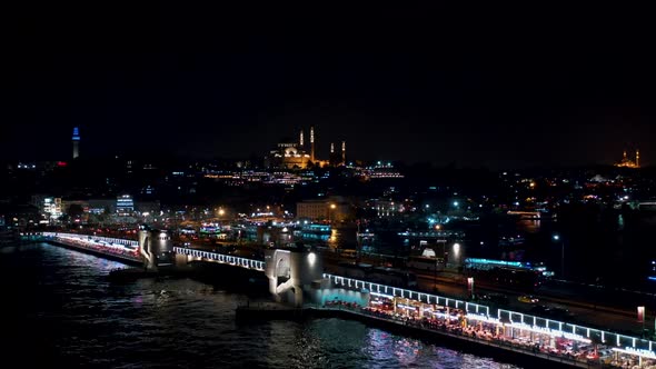 Night view of eminönü and galata bridge.