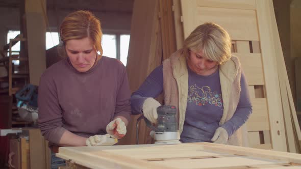 Women sanding in a carpentry workshop