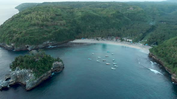 Crystal Bay Beach on Nusa Penida Island, Bali, Indonesia.