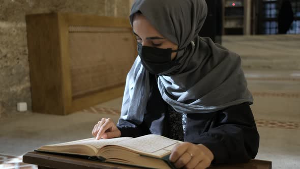 Reading Quran at Authentic Masjid