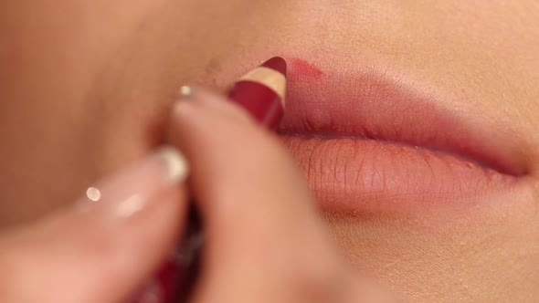 Applying Lips Contour Closeup. Slow Motion