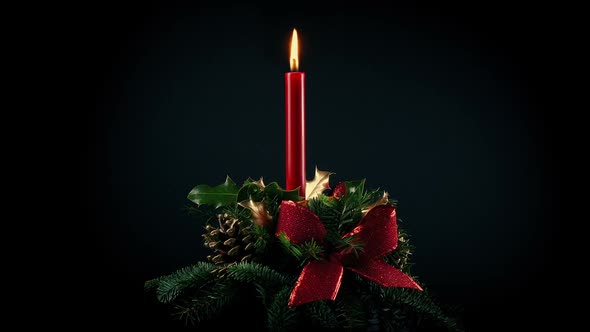 Christmas Wreath In The Dark alt