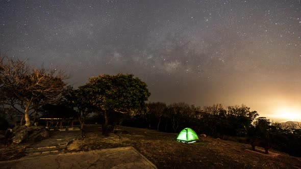 A video of Milky Way rising captured in Hong Kong