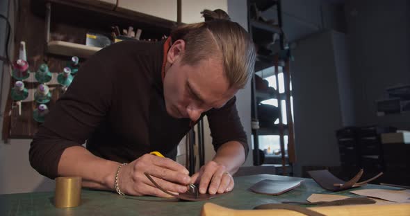 Craftsman Cuts Details Leather Goods By Hand