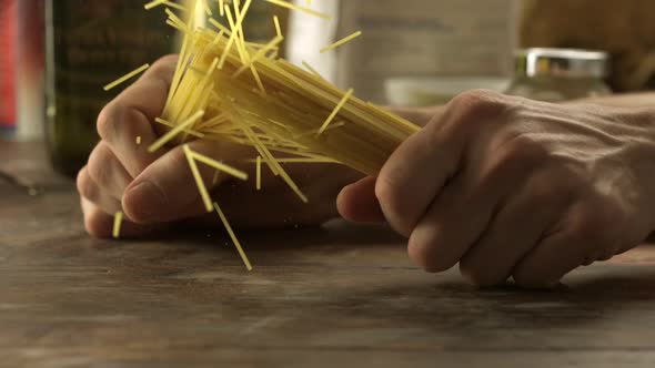 Breaking spaghetti, Slow Motion