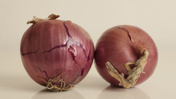 Tilting over onion with red skin and white flesh close-up 4K 2160p 30fps UltraHD footage - Organic v