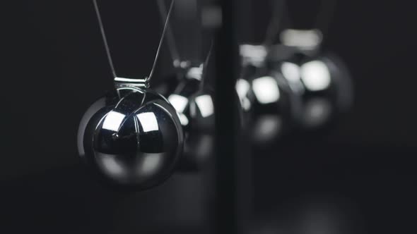 Slow Motion Newtons Cradle