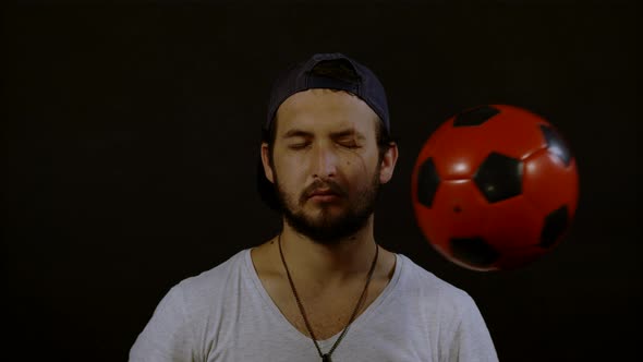 Man being hit in head by a football, Ultra Slow Motion alt