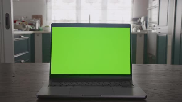 Fast Optical Zoom Out From a Laptop Computer Monitor with Green Screen Chroma Key