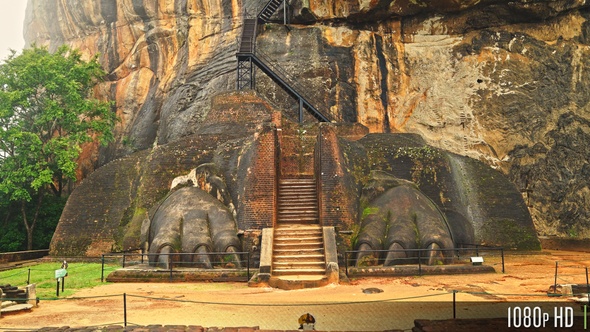 Parallax of the Lion's Paw Terrace on Sigiriya Rock, Sri Lanka