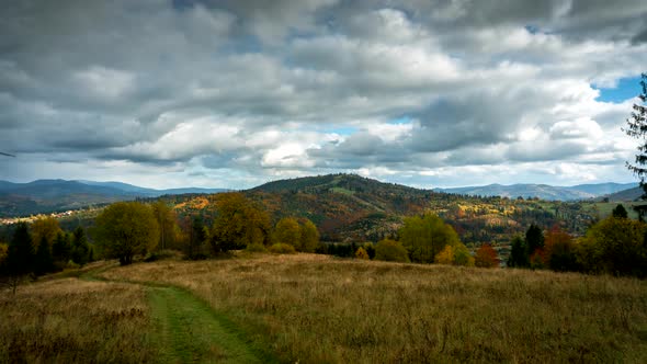 Autumn scenery in the mountains.