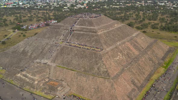 AERIAL: Teotihuacan, Mexico, Pyramids (Flying Away)