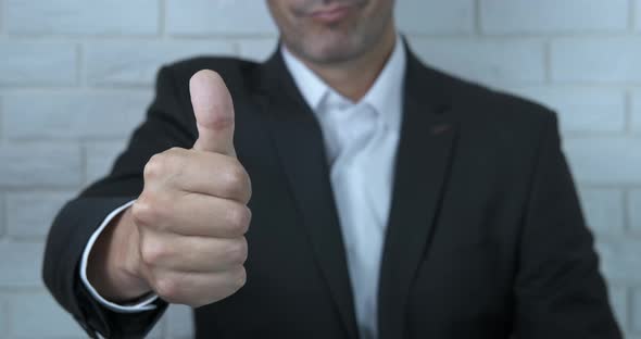 Businessman show thumbs up. 