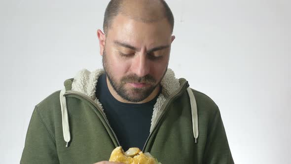 man eating an XXL hamburger: diet, junk food, fast food