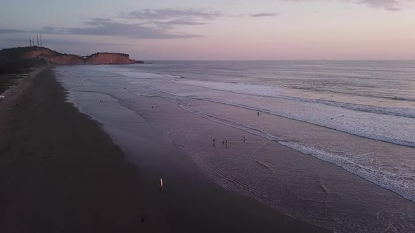 Olon Beach, In Ecuador - Waves Splashing On The Shore During Sunset - Beautiful Tourist Destination