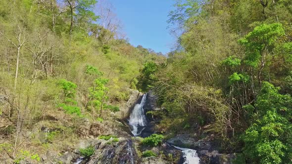 Flycam Moves To Beautiful Great Waterfall Beginning