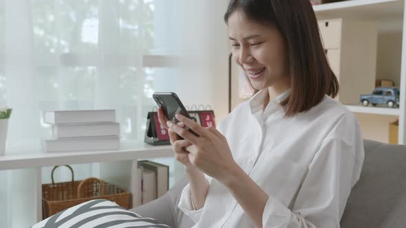 Woman holding a smartphone and using online social on lifestyle