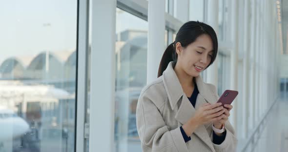 Businesswoman use of mobile phone in the airport