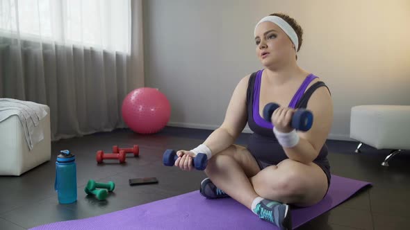 Obese Woman Easily Building Up Muscles With Dumbbells, Wants to Lose Weight