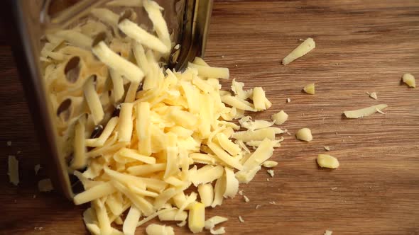 The Cook Rubs Cheese