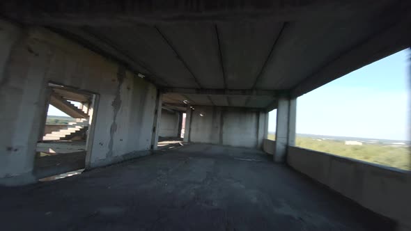 FPV Drone Flies Fast and Maneuverable Inside an Abandoned Building