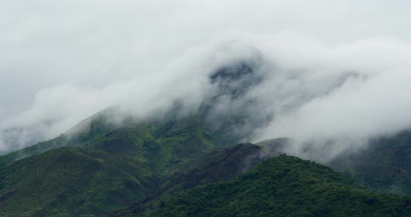 Beautiful Cloud Coming to Mountain 