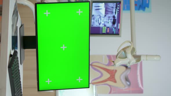Vertical Video Computer with Green Screen in Stomatological Clinic