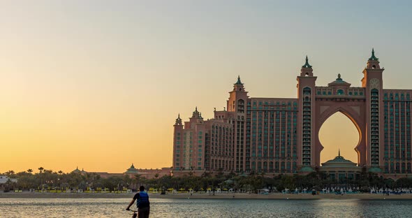 Timelapse Video of the Day to Night Transition of the Majestic Palm Atlantis Hotel Dubai Showing