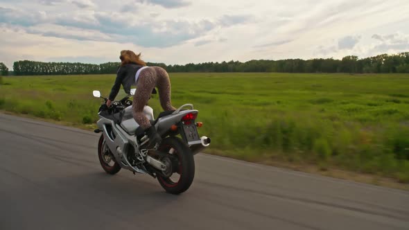 Twerking on Bike