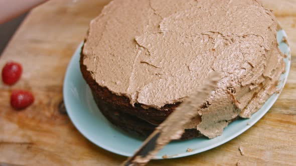 Grease the Dough From the Chocolate Cake with Nutella