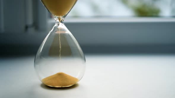 Glass Sandwatch with Yellow Sand