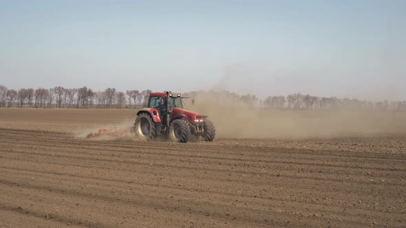 Tractor In A Field 4k