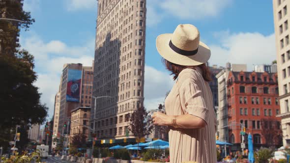 Young tourist at the famous building in New York