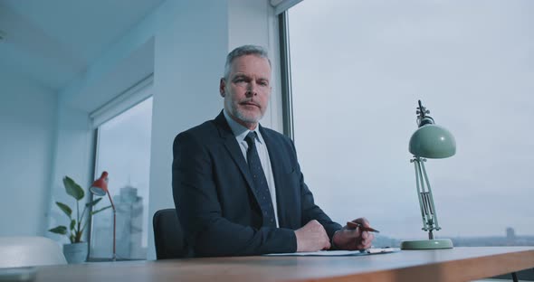 Businessman looking straight to the camera