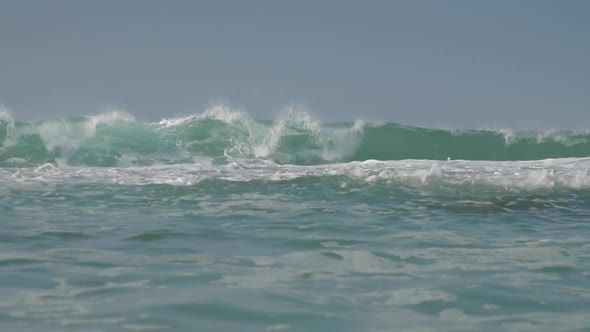 Breathtaking Boundless Turquoise Ocean with Large White Wave