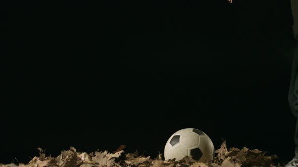 Child playing socceball, Slow Motion alt