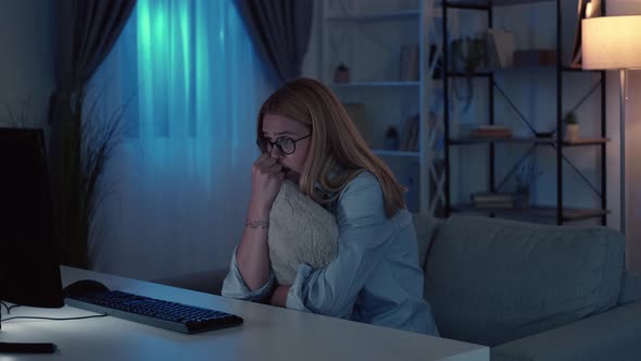 Scary Movie Shocked Woman Online Translation