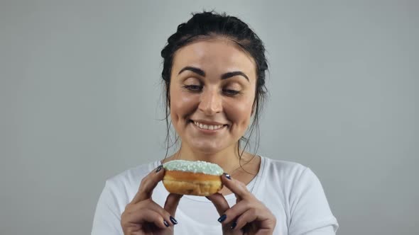 Female Looking on Donut  Video Prores