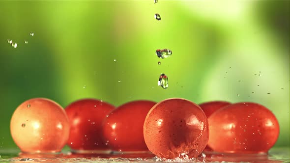 Water Droplets Fall on the Rotating Egg