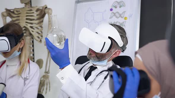 Doctor Learning the Chemical Substance in Flask Using Virtual Reality Headset