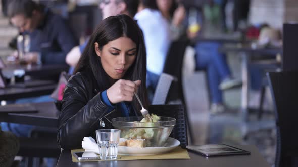 Beautiful young asian businees woman eating salad at restaurant