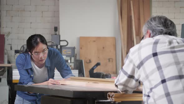 Carpenter use electric cutter to cut wood