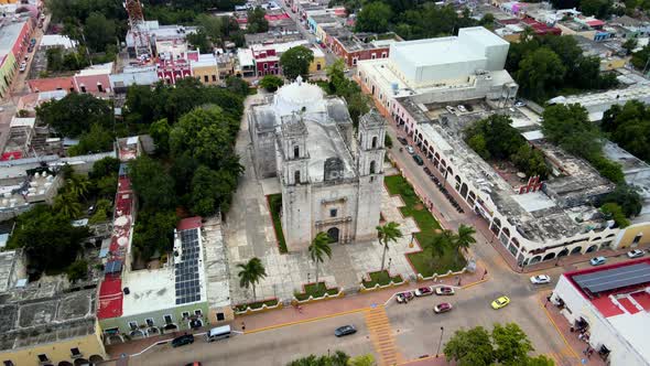 Aerial tilt down of main church in Valladolid Mexico