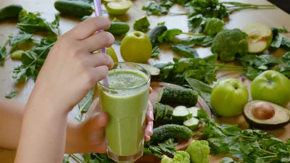 Organic Freshly Squeezed Green Vegetable and Fruit Smoothie Into the Glass