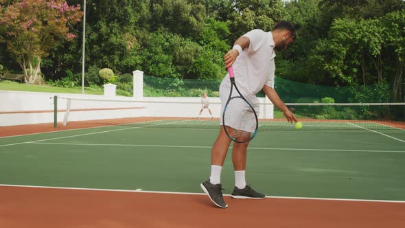 Tennis player juggles with the tennis ball