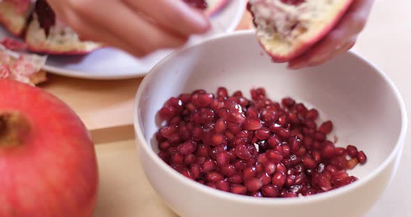 Pick pomegranate seed into glass